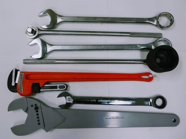 Large wrenches and ratchets